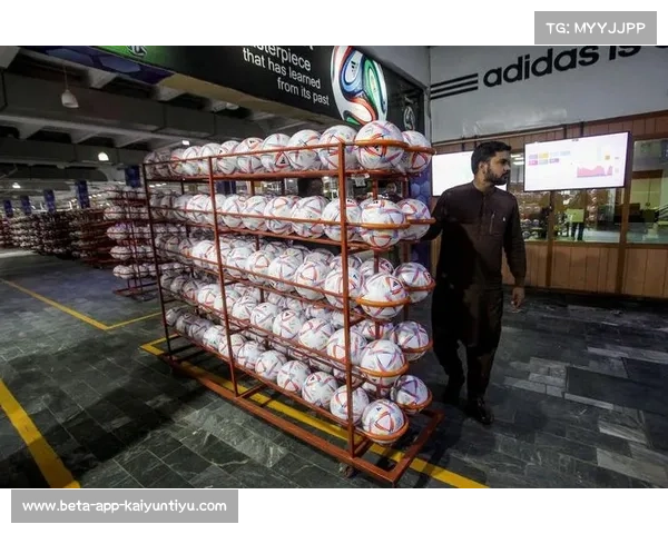 巴基斯坦球迷焚烧球员球衣愤怒抗议世界杯小组出局引发关注 巴基斯坦球迷焚烧球员球衣愤怒抗议世界杯小组出局引发关注